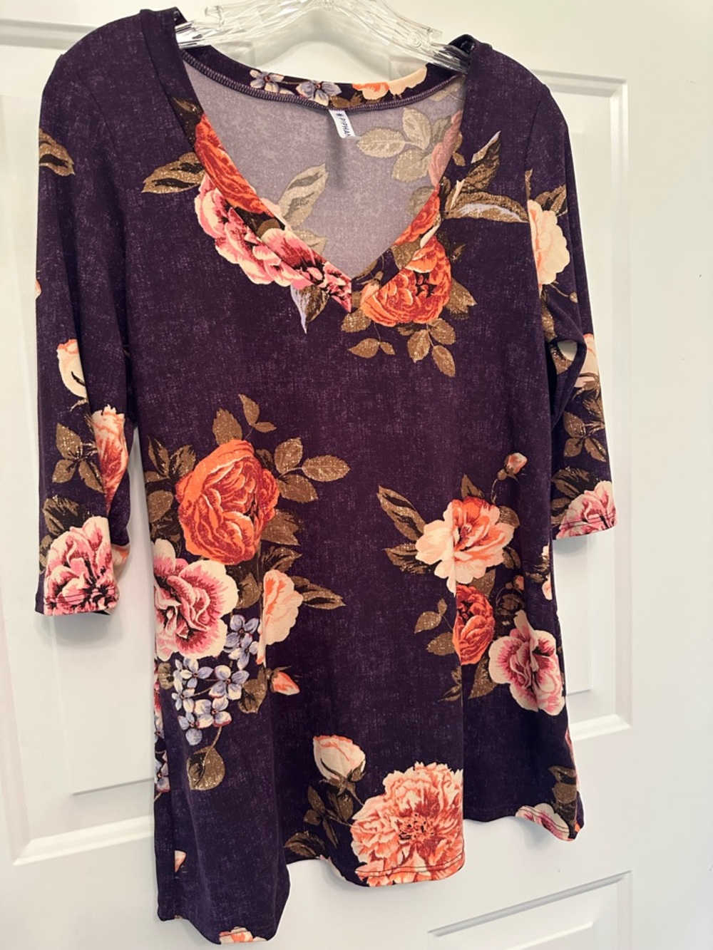 Floral V-Neck Top  3/4 Sleeve Size Medium